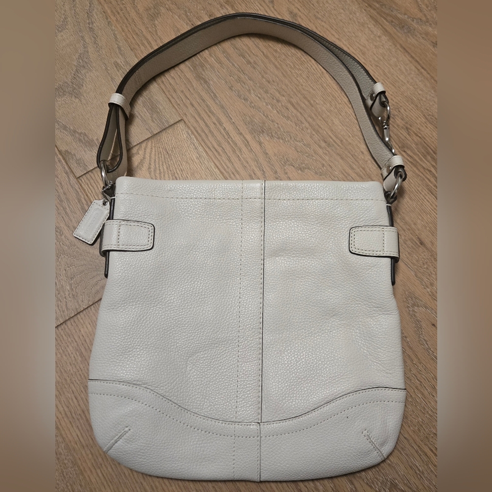 Vintage Coach White Bag with Chain Detail - Picture 2 of 8
